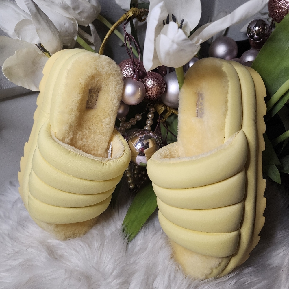 UGG BANANA YELLOW MAXI SHEEPSKIN PLATFORM Women SANDALS size8 new